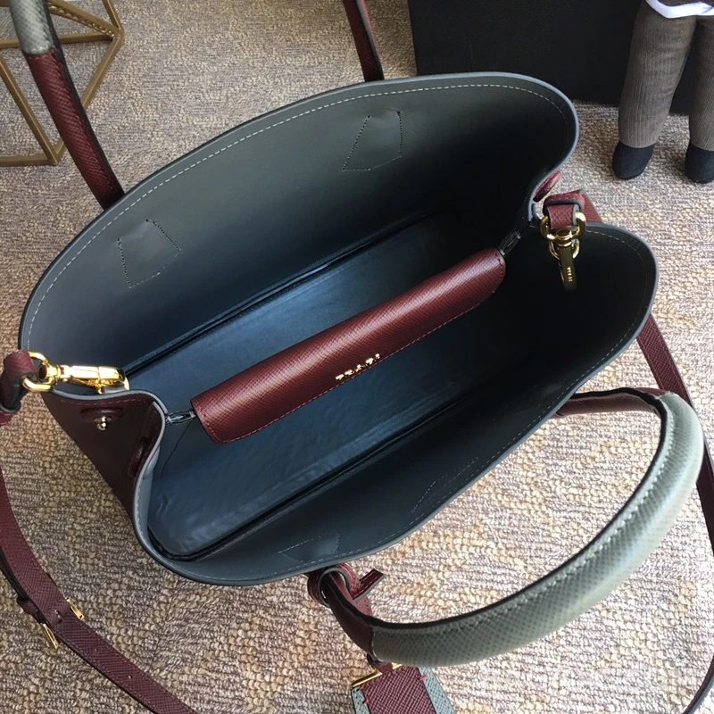 프라다 Prada 클래식 그레인 레더 쇼퍼 토트백 상세 이미지