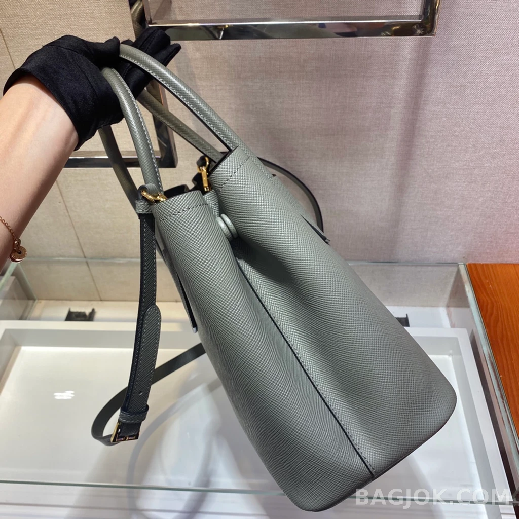 프라다 Prada 클래식 그레인 레더 쇼퍼 토트백 상세 이미지