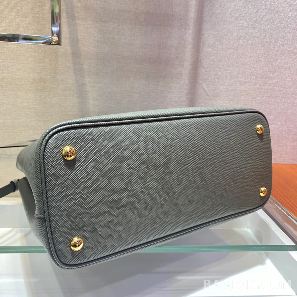 프라다 Prada 클래식 그레인 레더 쇼퍼 토트백 상세 이미지