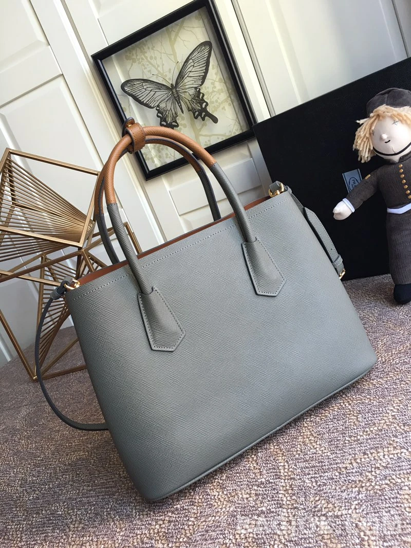 프라다 Prada 클래식 그레인 레더 쇼퍼 토트백 상세 이미지
