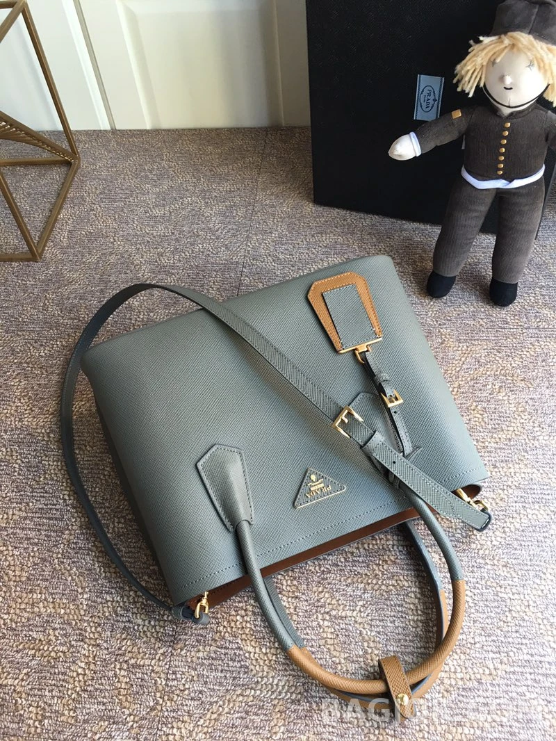 프라다 Prada 클래식 그레인 레더 쇼퍼 토트백 상세 이미지