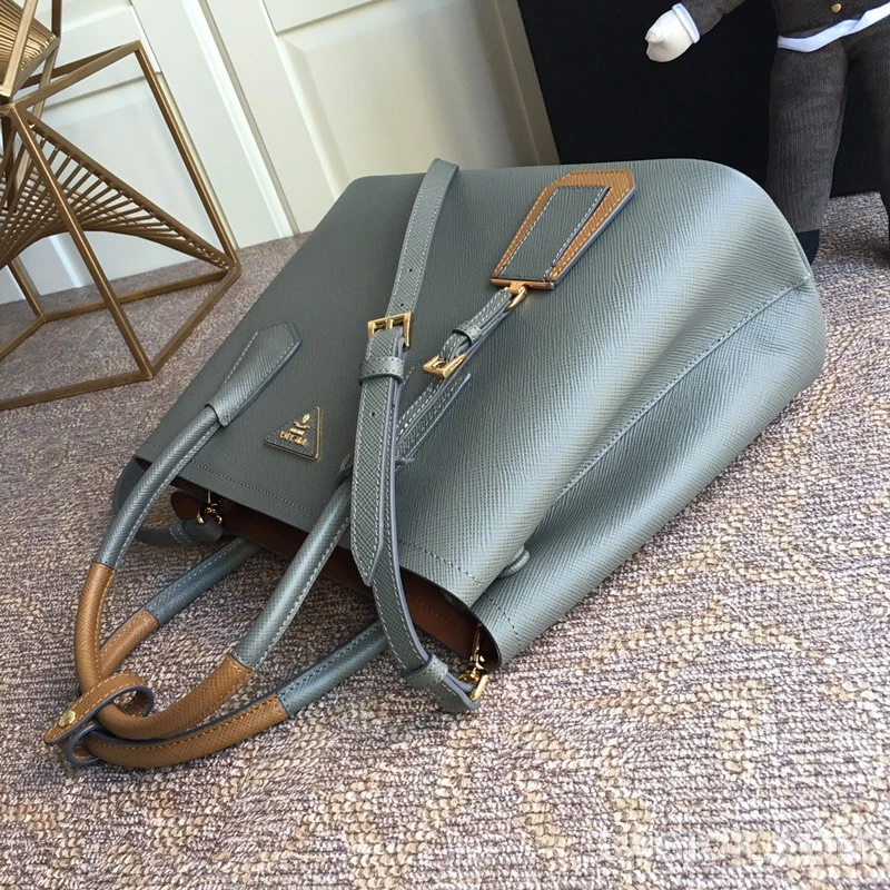 프라다 Prada 클래식 그레인 레더 쇼퍼 토트백 상세 이미지