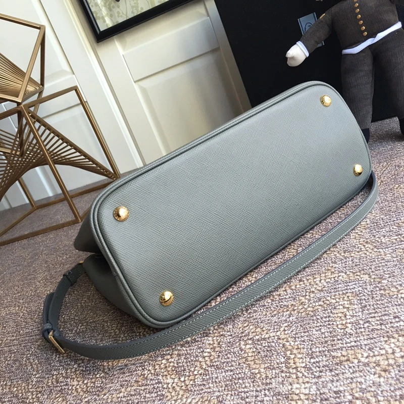 프라다 Prada 클래식 그레인 레더 쇼퍼 토트백 상세 이미지