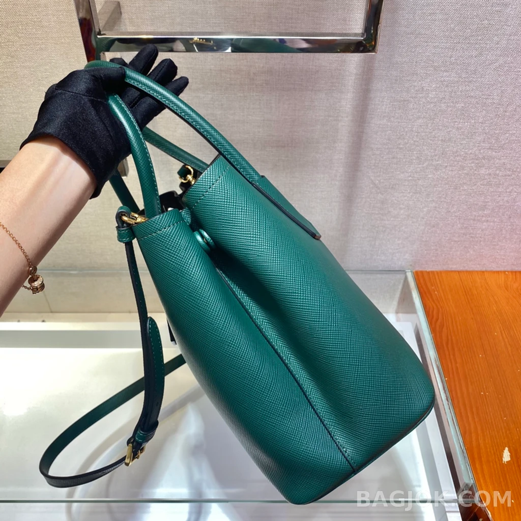프라다 Prada 클래식 그레인 레더 쇼퍼 토트백 상세 이미지