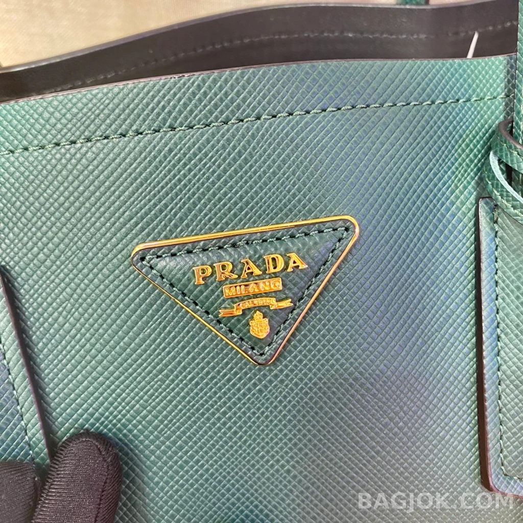 프라다 Prada 클래식 그레인 레더 쇼퍼 토트백 상세 이미지