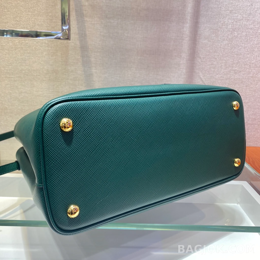 프라다 Prada 클래식 그레인 레더 쇼퍼 토트백 상세 이미지
