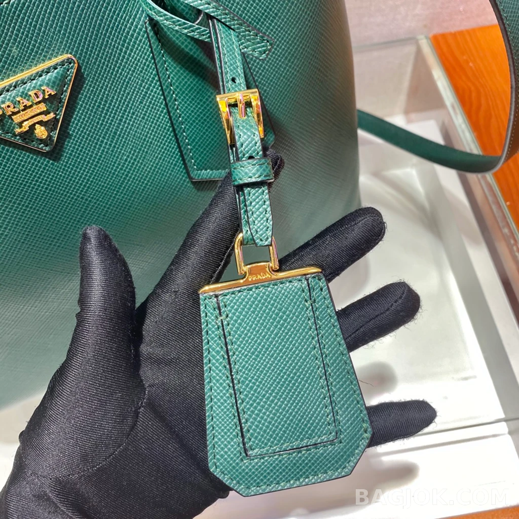 프라다 Prada 클래식 그레인 레더 쇼퍼 토트백 상세 이미지