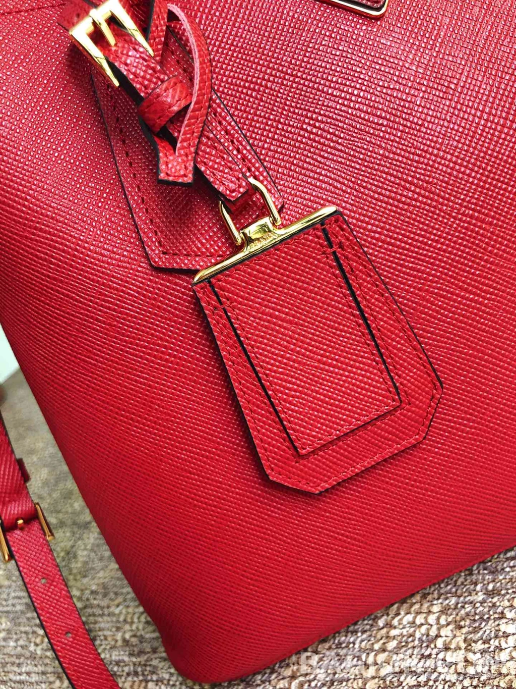 프라다 Prada 클래식 그레인 레더 쇼퍼 토트백 상세 이미지