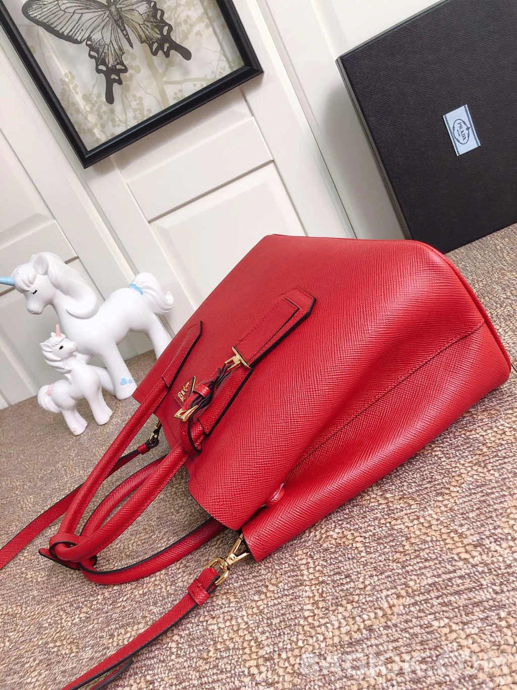 프라다 Prada 클래식 그레인 레더 쇼퍼 토트백 상세 이미지