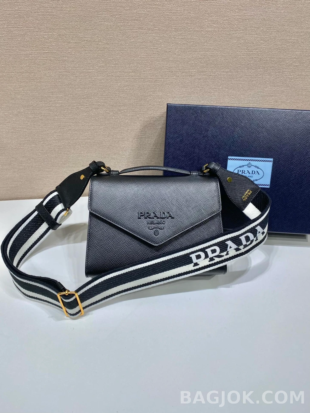 프라다 Prada 모노크롬 사피아노 크로스백 상세 이미지