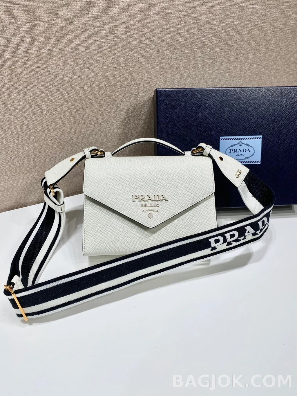 프라다 Prada 모노크롬 사피아노 크로스백 상세 이미지