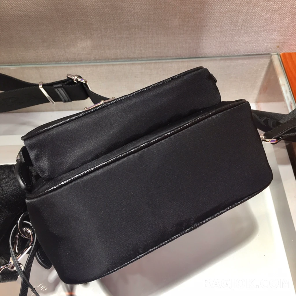 프라다 Prada 3in1 카메라백 상세 이미지