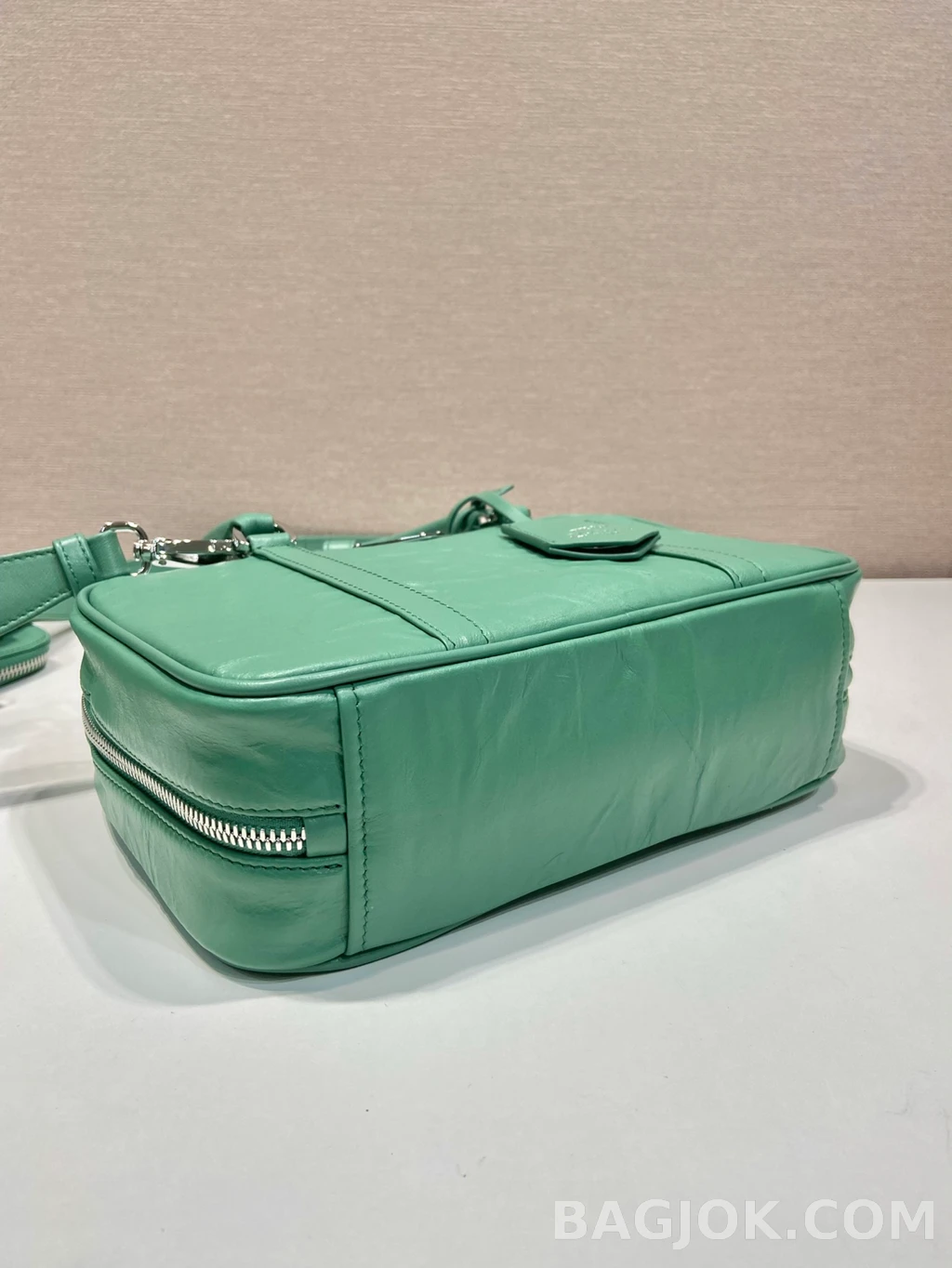 프라다 Prada 리에디션 2001 레더 보스턴백 상세 이미지