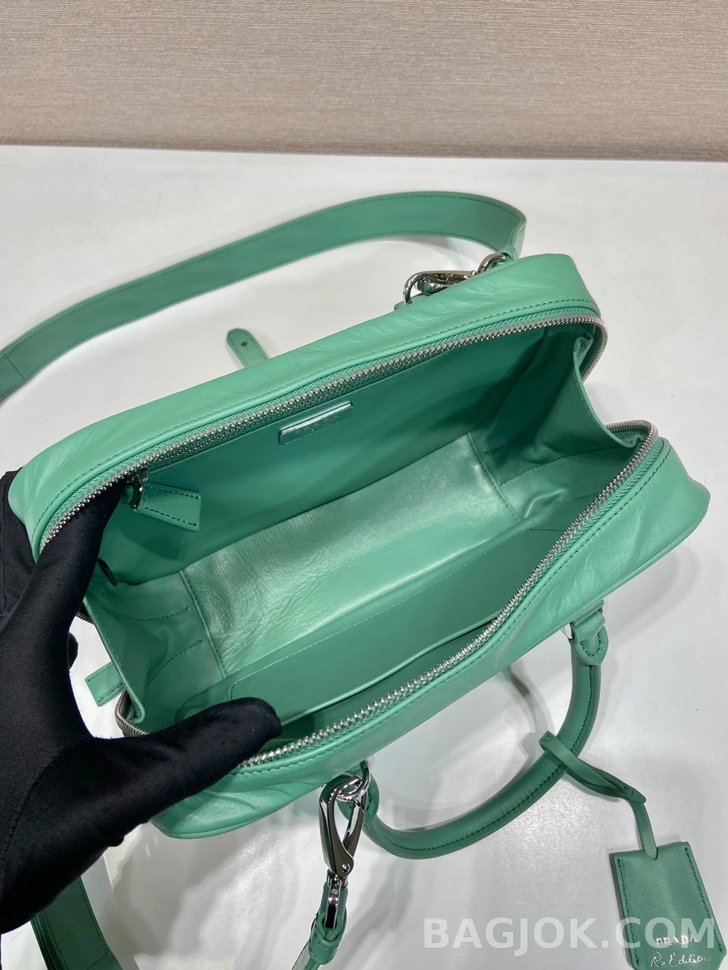 프라다 Prada 리에디션 2001 레더 보스턴백 상세 이미지