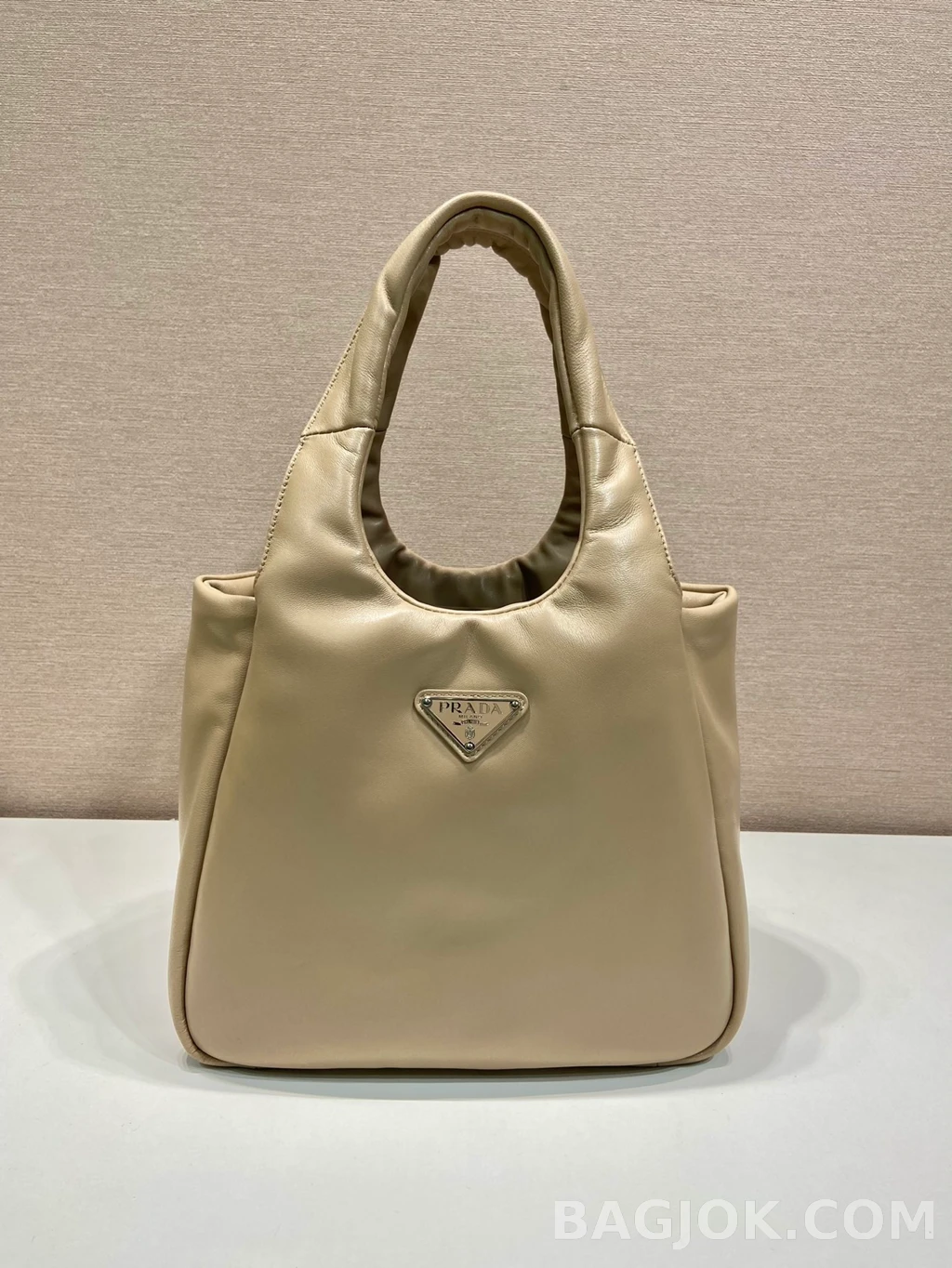 프라다 Prada 소프트 레더 라지 토트백 상세 이미지