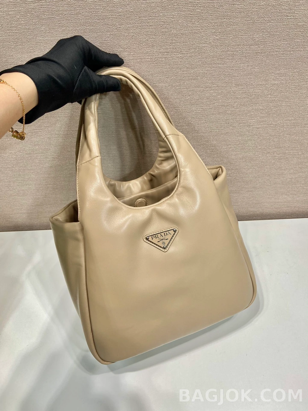 프라다 Prada 소프트 레더 라지 토트백 상세 이미지