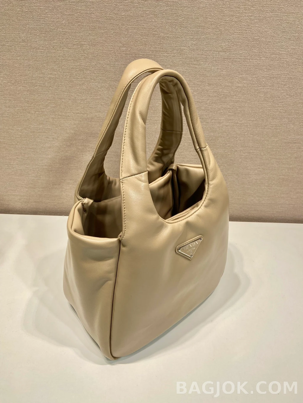 프라다 Prada 소프트 레더 라지 토트백 상세 이미지
