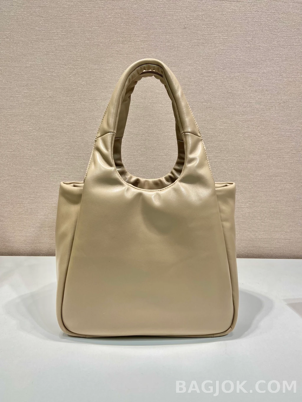 프라다 Prada 소프트 레더 라지 토트백 상세 이미지