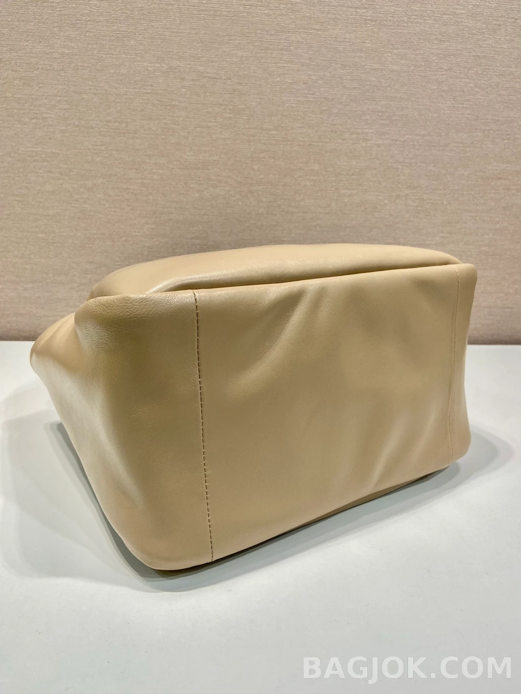 프라다 Prada 소프트 레더 라지 토트백 상세 이미지