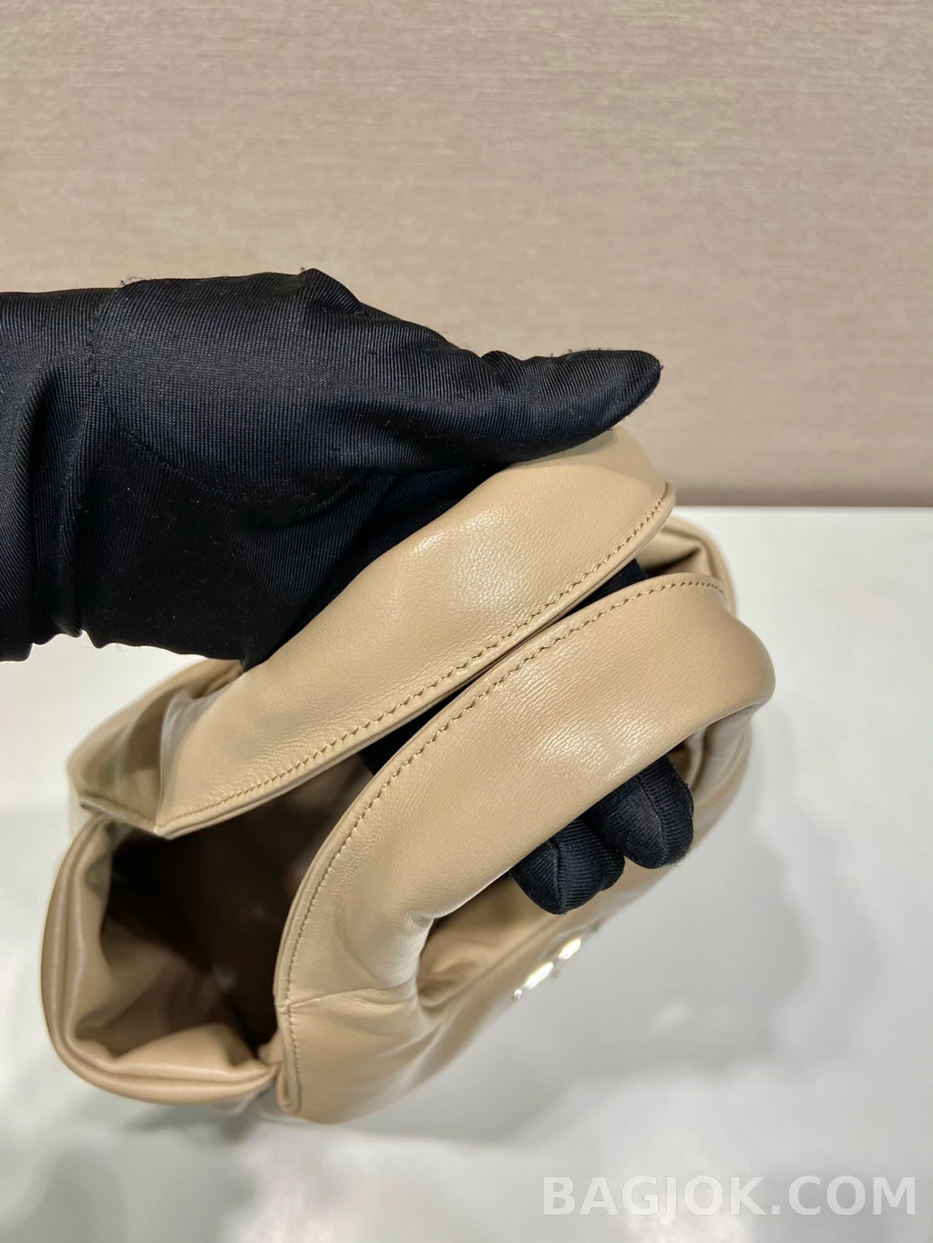 프라다 Prada 소프트 레더 라지 토트백 상세 이미지