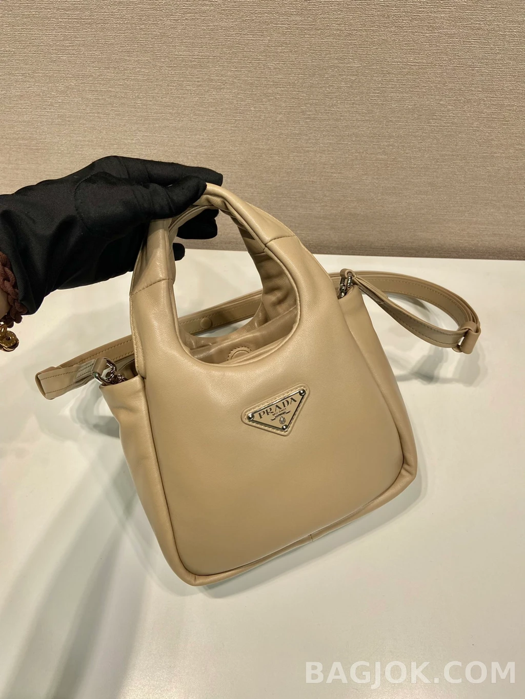 프라다 Prada 소프트 레더 미니 토트백 상세 이미지