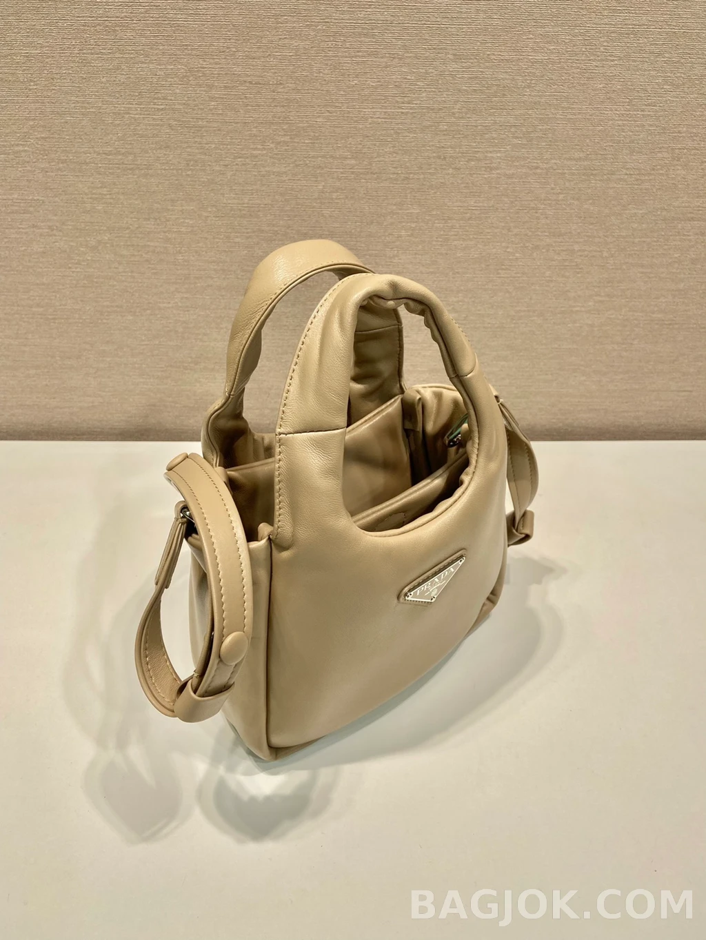 프라다 Prada 소프트 레더 미니 토트백 상세 이미지