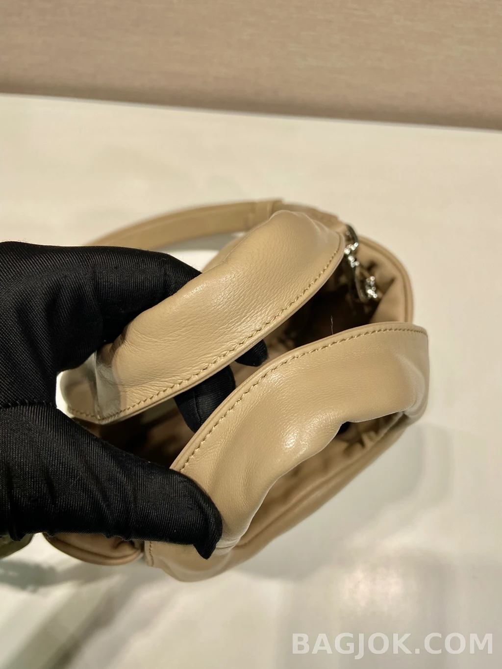 프라다 Prada 소프트 레더 미니 토트백 상세 이미지