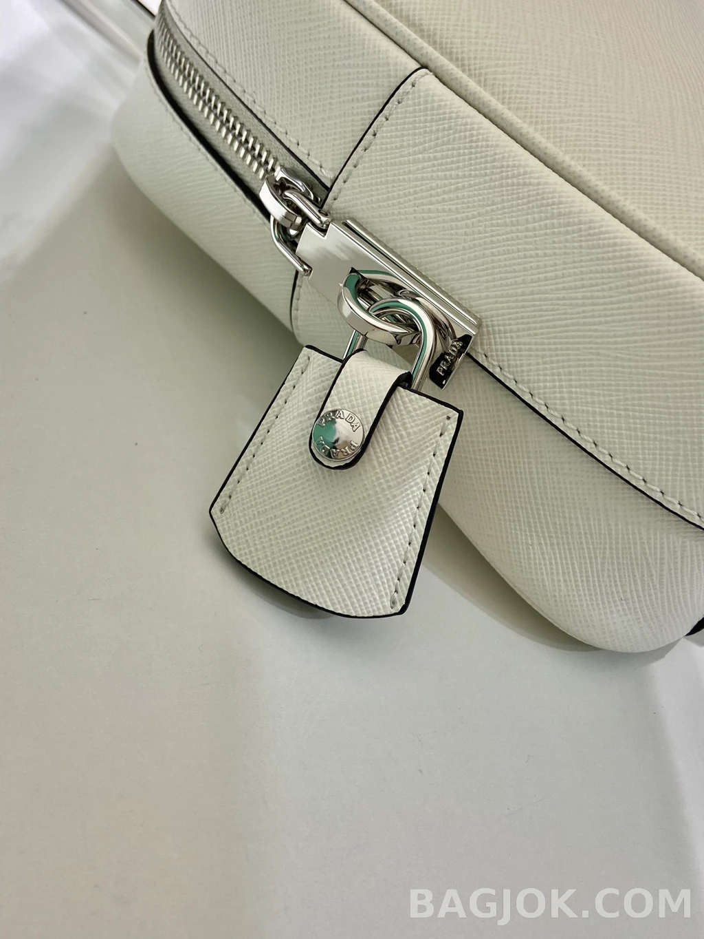 프라다 Prada 사피아노 빈티지 롱핸들 숄더백 상세 이미지