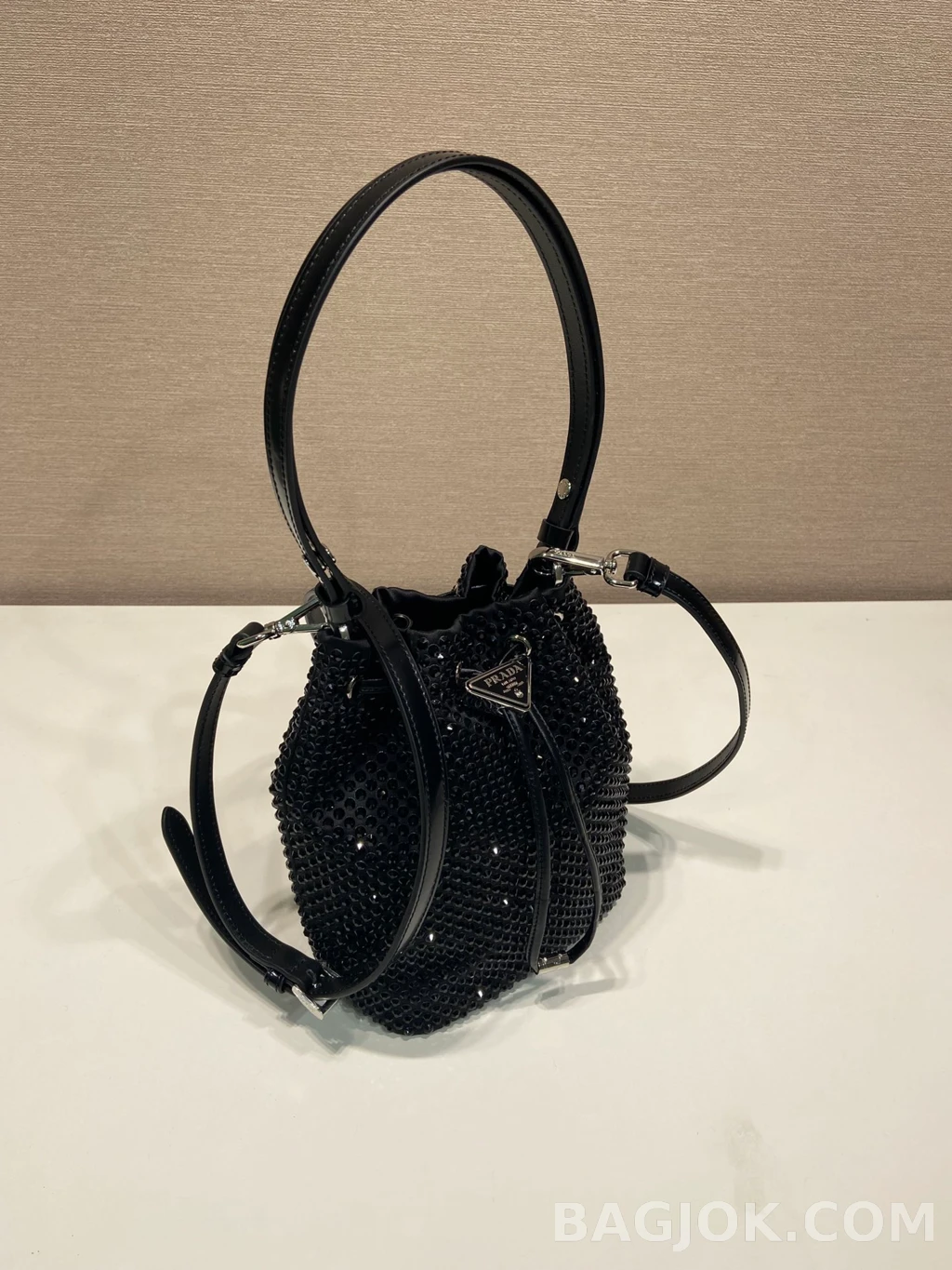 프라다 Prada 크리스탈 드로스트링 버킷백 상세 이미지