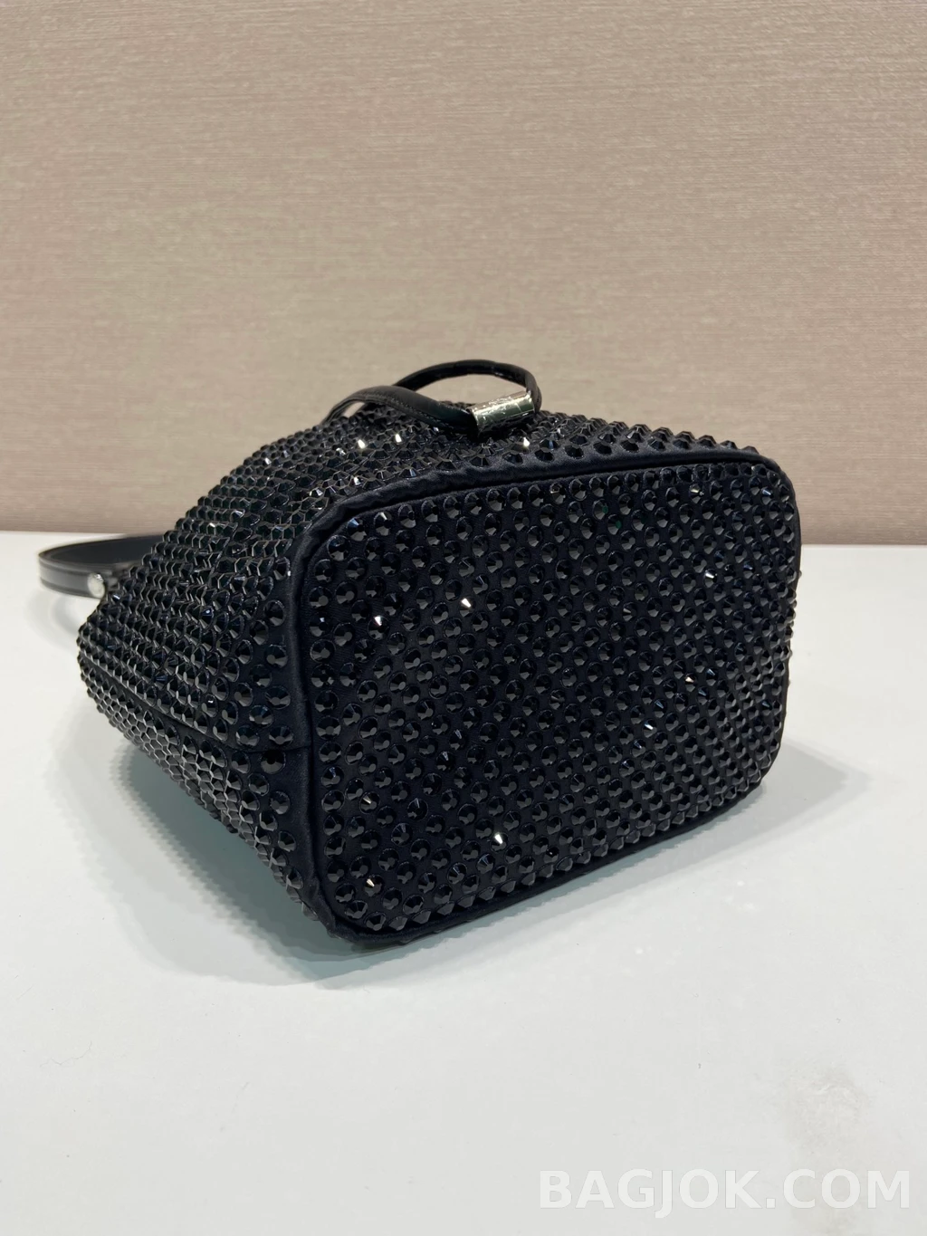 프라다 Prada 크리스탈 드로스트링 버킷백 상세 이미지