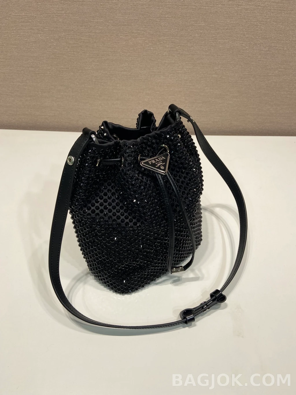 프라다 Prada 크리스탈 드로스트링 버킷백 상세 이미지