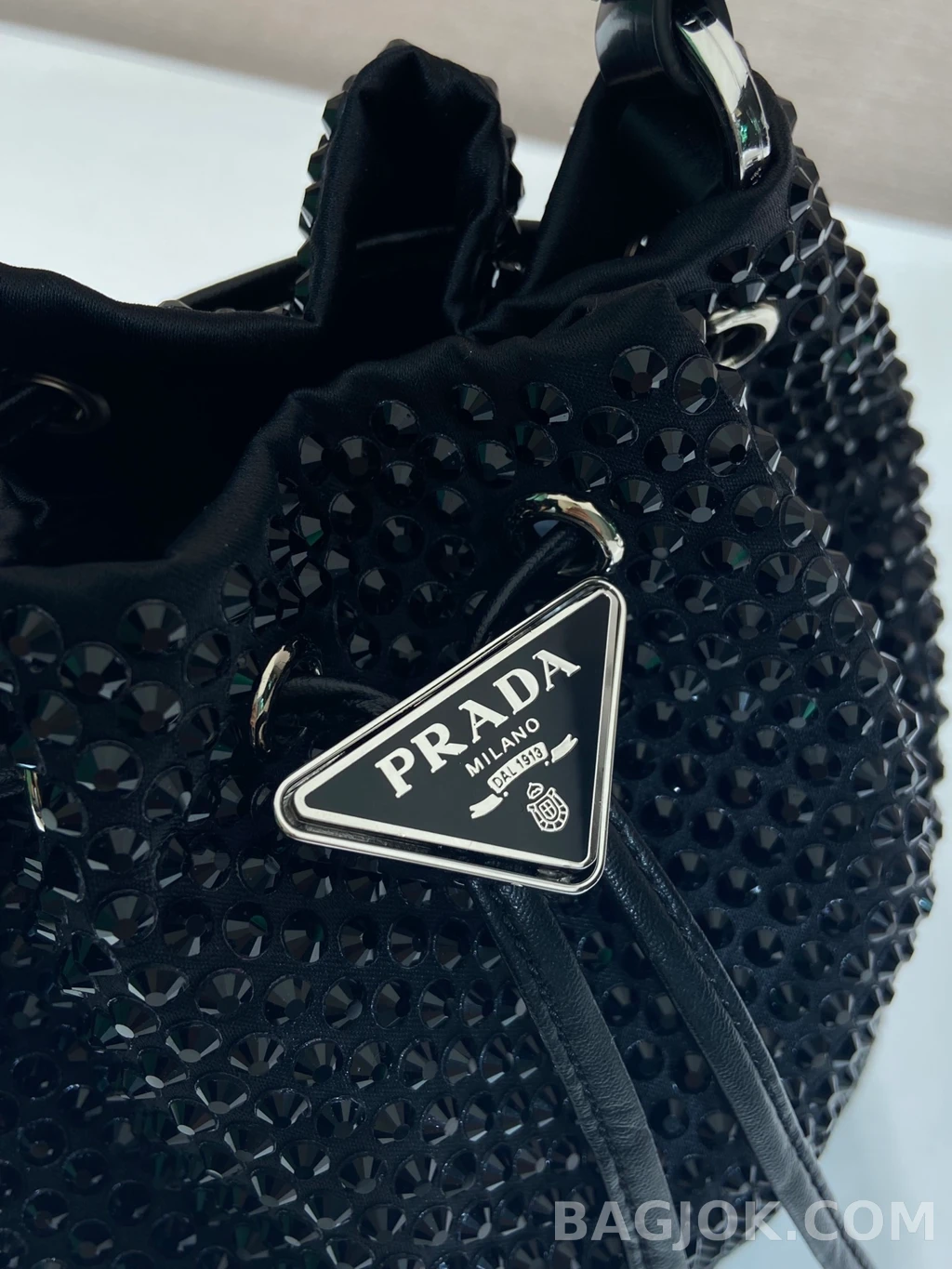 프라다 Prada 크리스탈 드로스트링 버킷백 상세 이미지