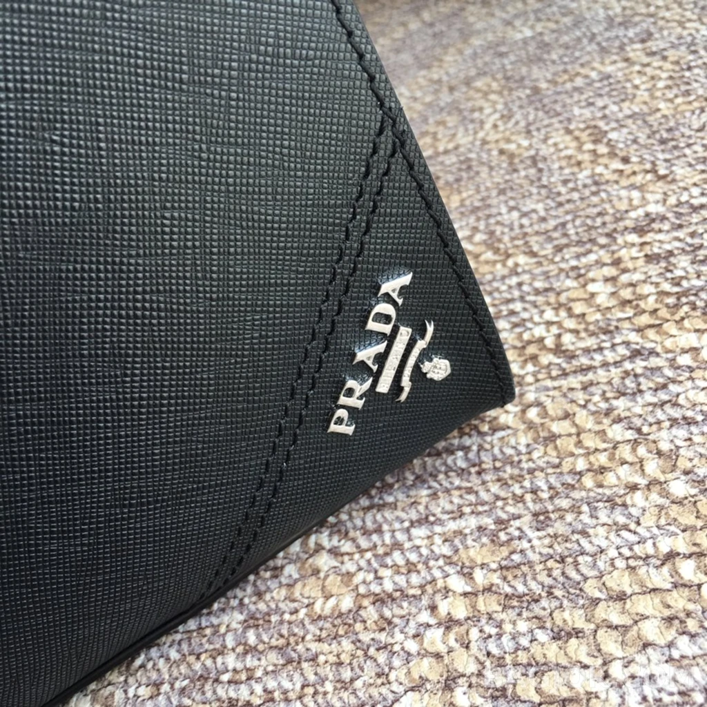 프라다 Prada 사피아노 스트랩 클러치백 상세 이미지