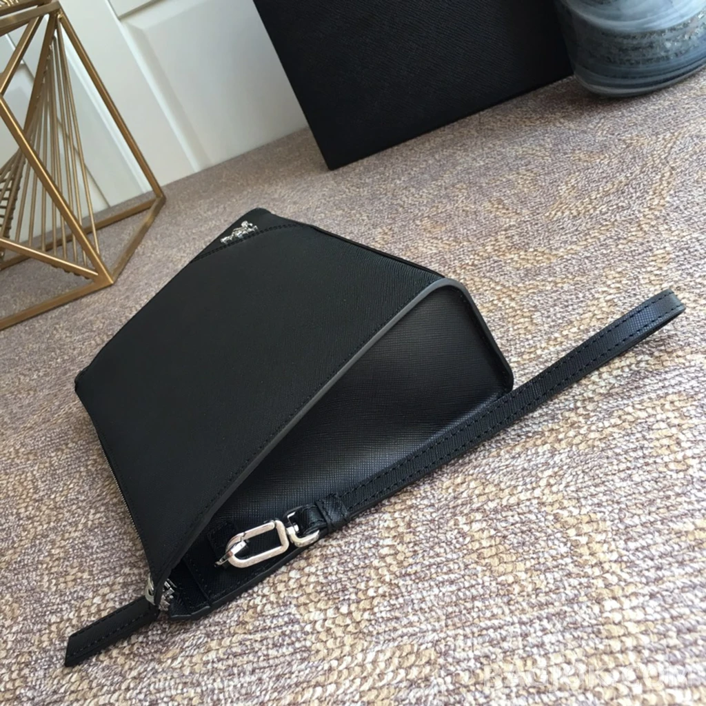 프라다 Prada 사피아노 스트랩 클러치백 상세 이미지