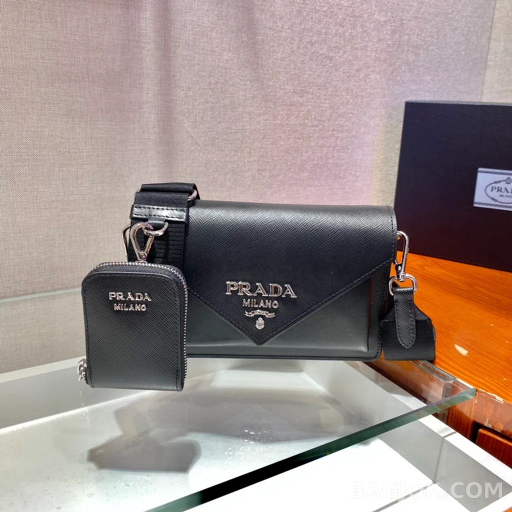 프라다 Prada 모노크롬 사피아노 엔벨롭 숄더백 상세 이미지
