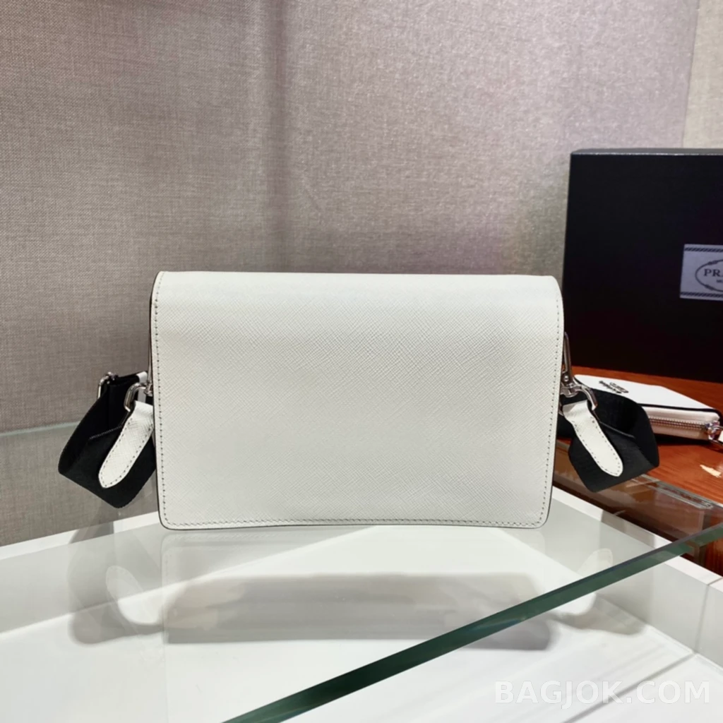 프라다 Prada 모노크롬 사피아노 엔벨롭 숄더백 상세 이미지
