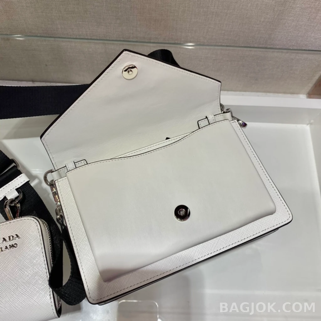 프라다 Prada 모노크롬 사피아노 엔벨롭 숄더백 상세 이미지