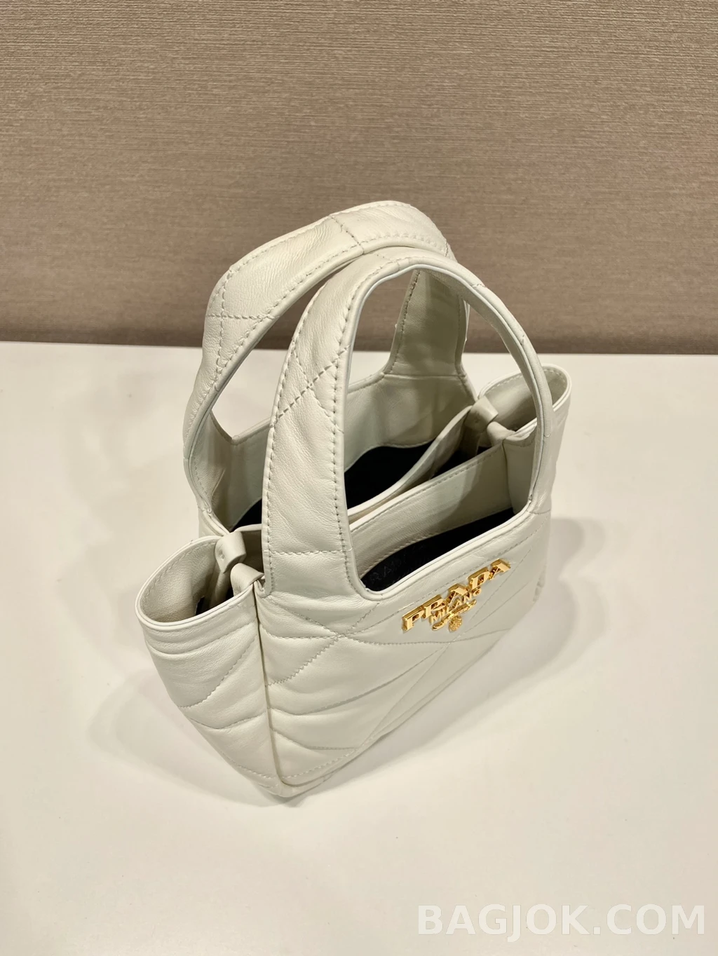프라다 Prada 패디드 나파 미니 토트백 상세 이미지