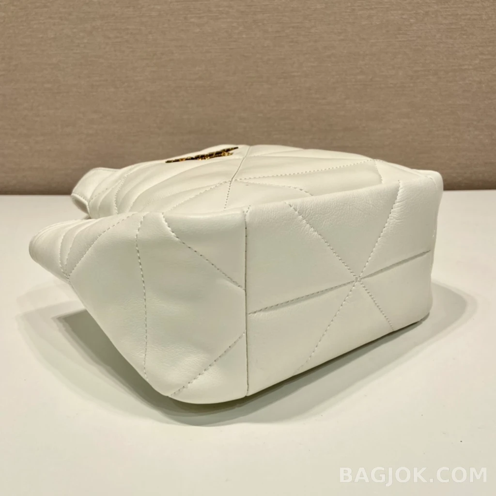 프라다 Prada 패디드 나파 미니 토트백 상세 이미지
