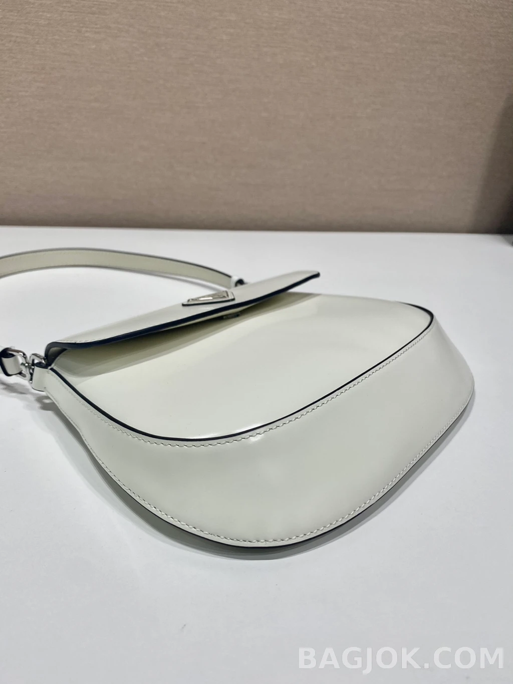프라다 Prada 아르케 플랩 숄더백 상세 이미지