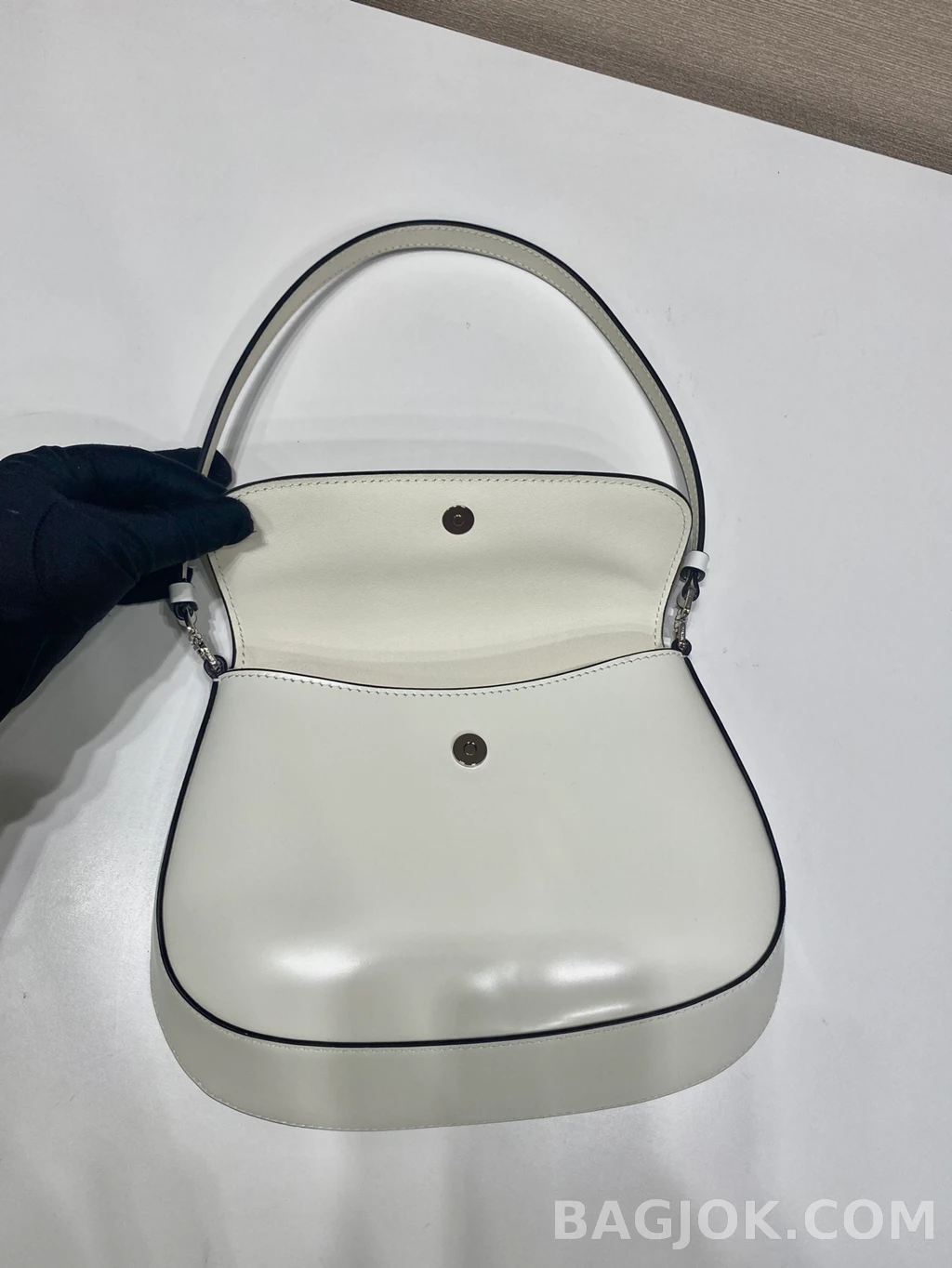 프라다 Prada 아르케 플랩 숄더백 상세 이미지