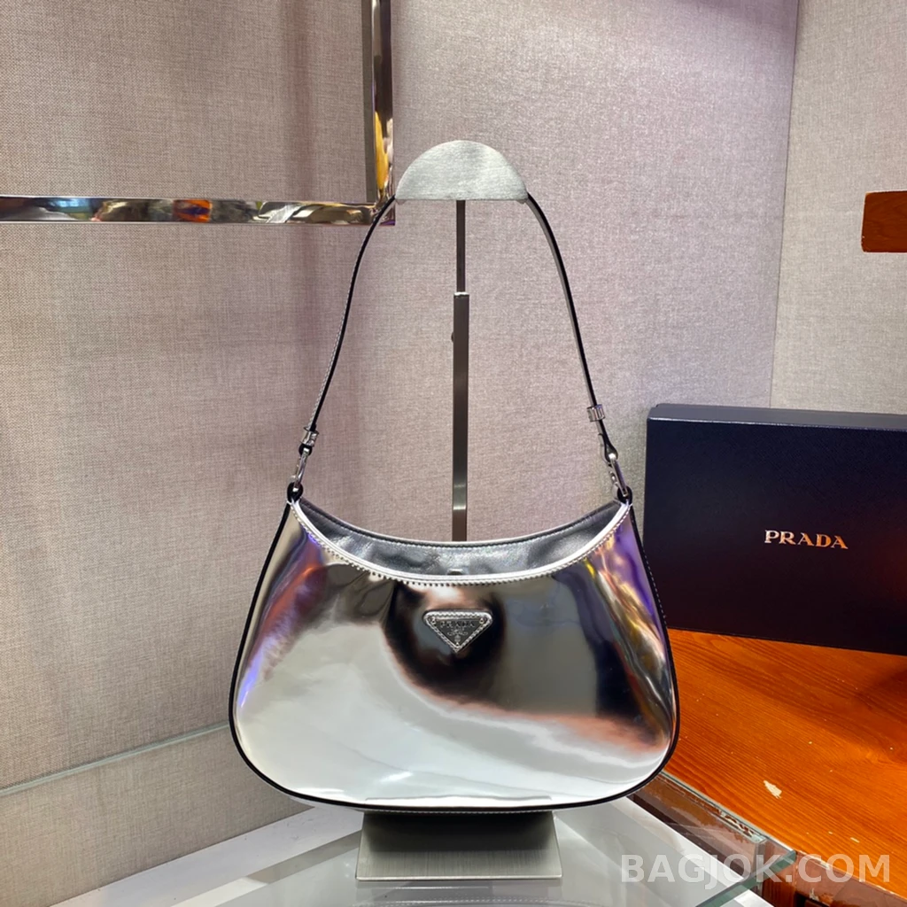 프라다 Prada 클레오 메탈릭 브러시드 호보 숄더백 상세 이미지