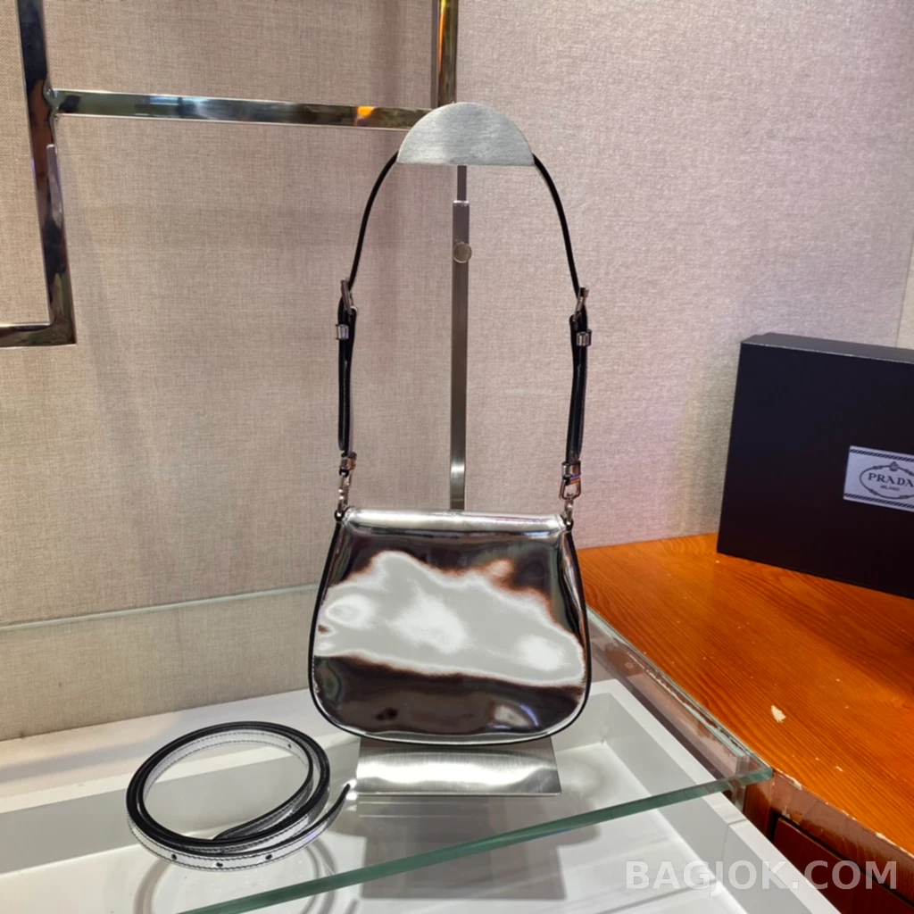 프라다 Prada 클레오 메탈릭 브러시드 미니 숄더백 상세 이미지