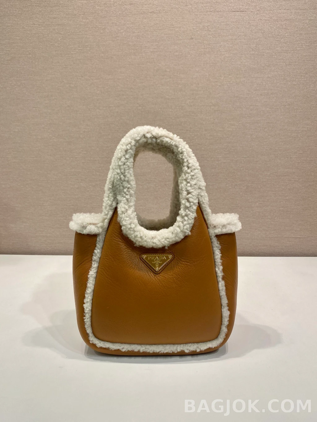 프라다 Prada 시어링 트리밍 미니 토트백 상세 이미지
