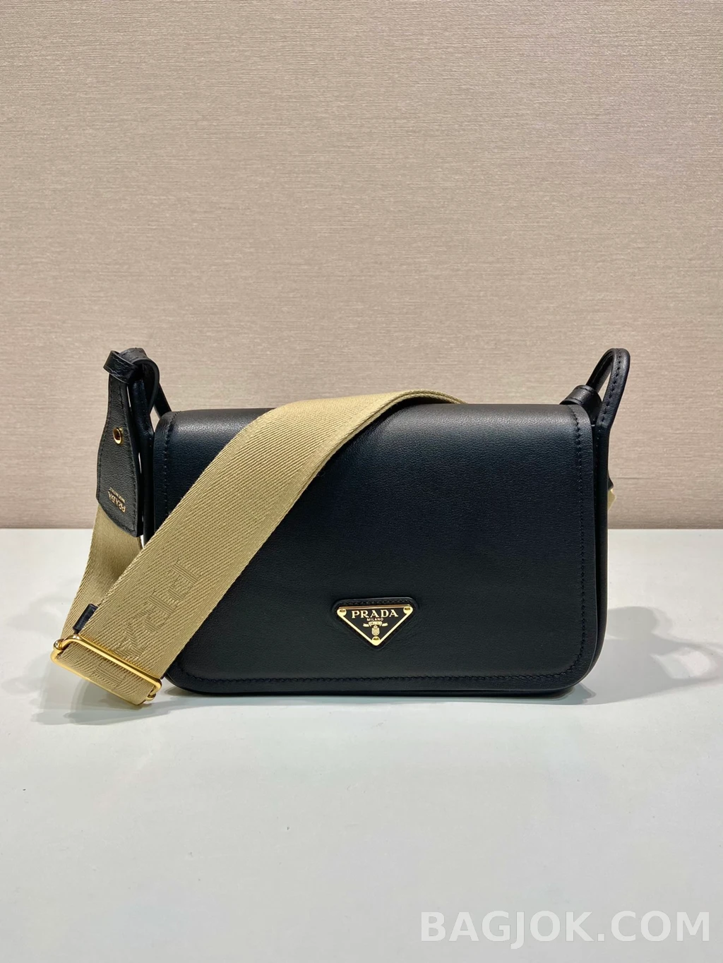 프라다 Prada 플랩 레더 크로스 메신저백 상세 이미지
