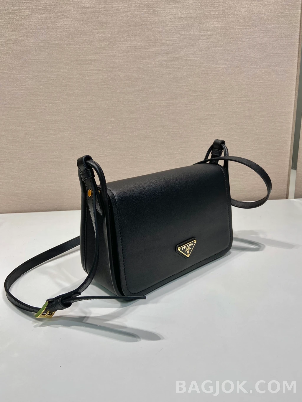 프라다 Prada 플랩 레더 크로스 메신저백 상세 이미지