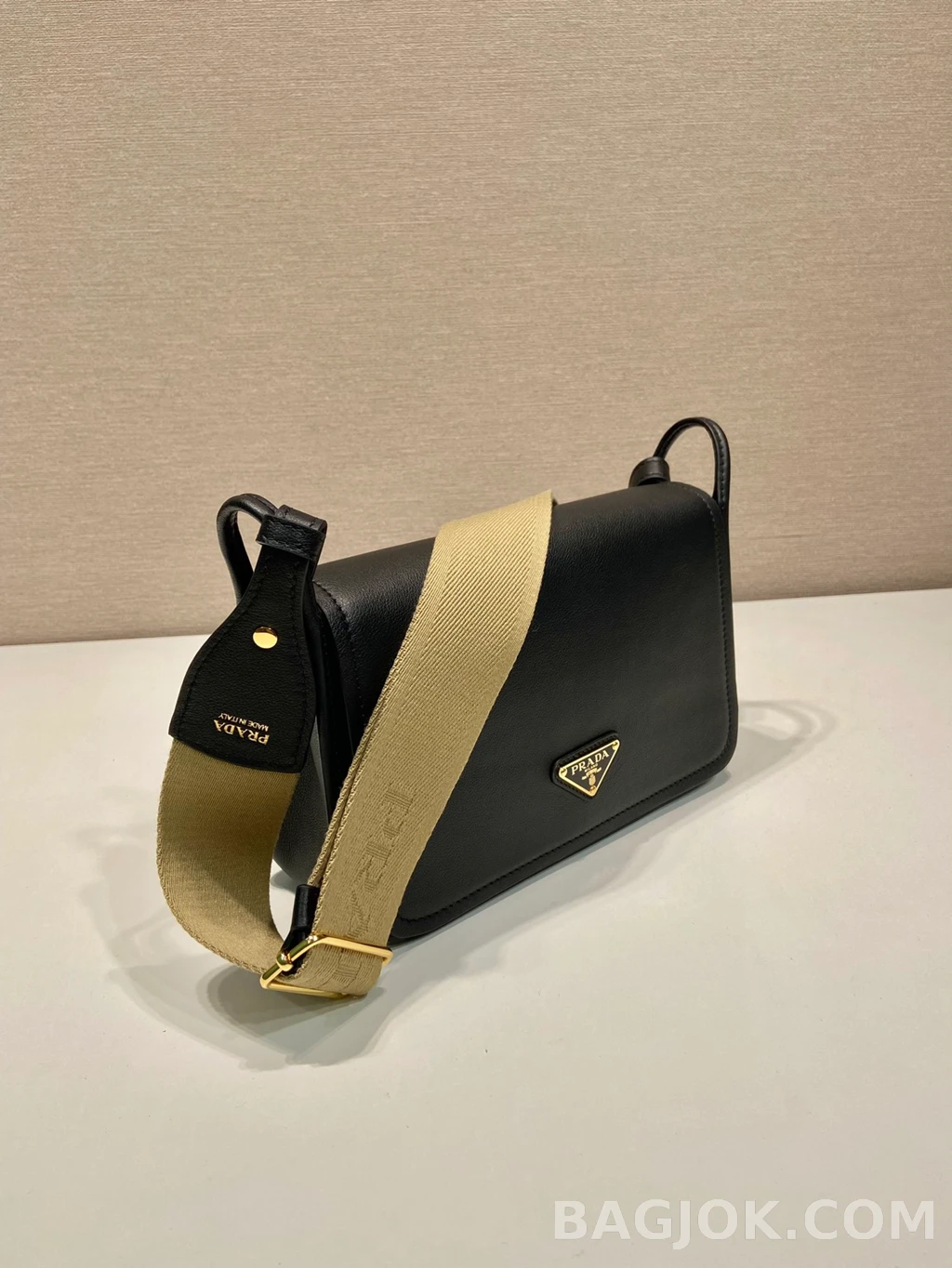 프라다 Prada 플랩 레더 크로스 메신저백 상세 이미지
