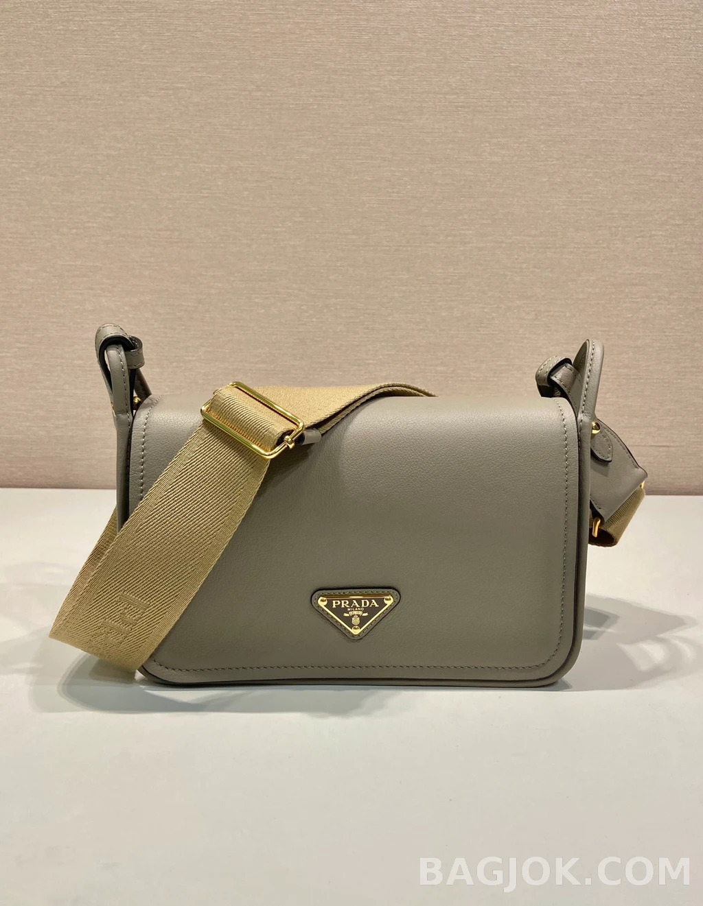 프라다 Prada 플랩 레더 크로스 메신저백 상세 이미지