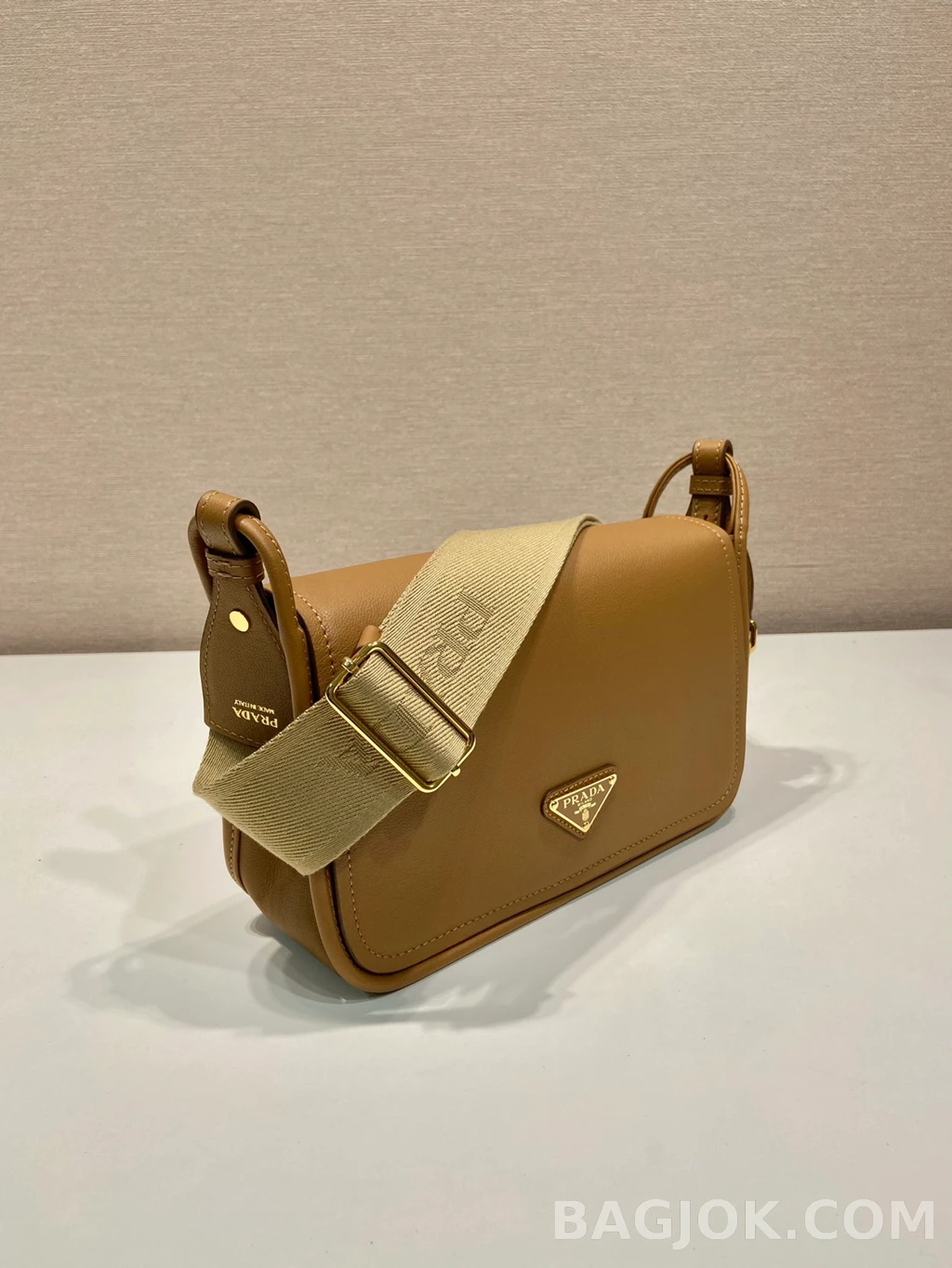 프라다 Prada 플랩 레더 크로스 메신저백 상세 이미지