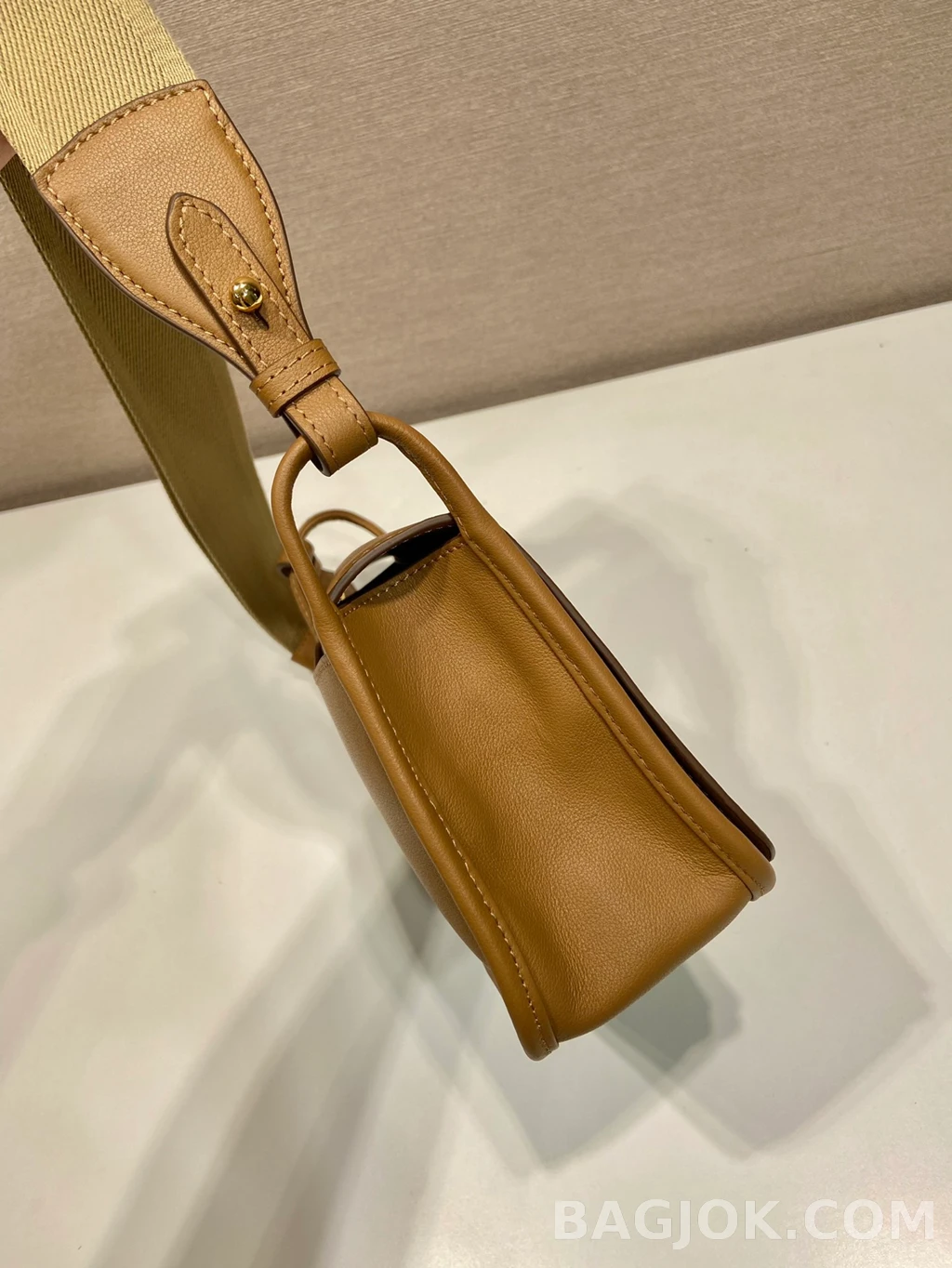 프라다 Prada 플랩 레더 크로스 메신저백 상세 이미지